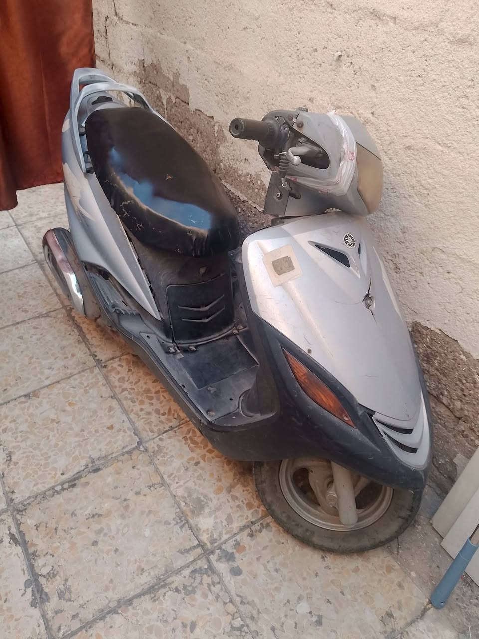 السلام عليكم عندي دراجه ثعلب طفت عندي بشارع البارحه الله شاهد ما اعرف سبيها اريدعا بسعر 250 الف عنوان حي اور رقم *********** هذا رقمي يريد يتواصل وياي
