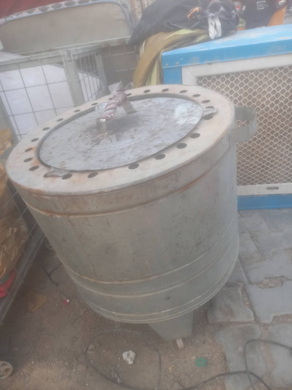 بيع شلعه وحده 
طباخ ٤ عيون 
جربايه جديده
غساله اوتماتيك شغاله
تنور
قفاصه حديد ٣ 
مبرده شغاله
 العنوان مدينه الصدر 
***********
