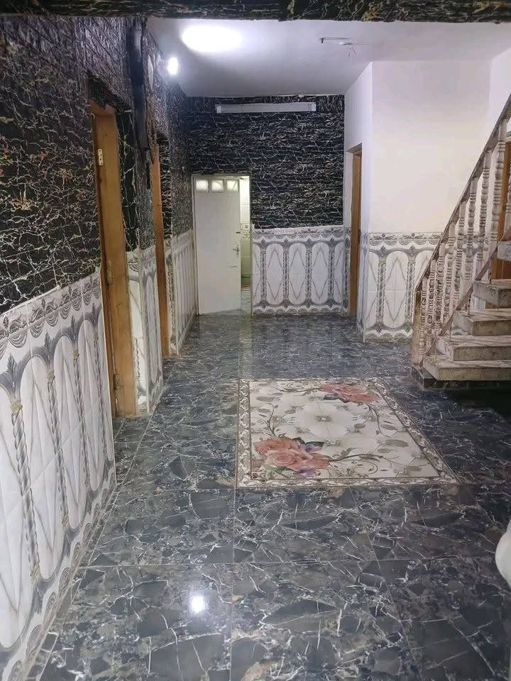 يالله سلام عليكم دار للبيع بغداد المدائن قرب مرقد سلمان المحمدي ع يم تقاطع حساني خلف ابو مجيد القصاب دار زراعي على قرار ٢٥ خدمات كامله تبليط كهرباء ماء طابقين يتكون الدار من خمس غرف نوم مساحه ٣٠٠ متر الطابق الأول غرفتين نوم وصاله واستقبال ومطبخ وكراج سيارة صحيات داخلية خارجيه والطابق الثاني ثلاث غرف نوم مع صحيات البناء طابوك السعر ٧٥ وبي مجال للاستفسار الاتصال على الرقم‏‪***********‬‏ واتساب سبب البيع لغرض ضرف
