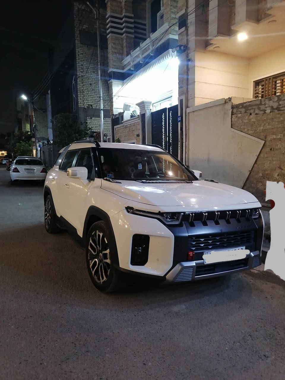 الوحش الكوري الجديد.. المواصفات  لسيارة كي جي إم توريس (KGM Torres)
سيارة موديل 23 رقم بغداد خصوصي سياره شبابيه وعائليه

المحرك: مزودة بمحرك 1.5 لتر تيربو (بنزين)

نضام سبورت.   وقياده شتويه،، مانع تزحلق

مساعد صعود مرتفعات

مساعد نزول منحدرات

حساس تنبيه

نضام مكابح ذاتي

نضام حفاظ على المسار

أنظمة الدفع: متوفرة بنسخ ذات دفع أمامي (2WD) أو دفع رباعي (4WD).

حديثة، شاشات رقمية متطورة عدد 2 ، وخيارات لمقاعد جلدية فاخرة اوتماتيك مع مساحة تخزين واسعة.   

سياره  فول مواصفات

حادث دعاميه بدون اي باك ودواخل

ماشيه 70 الف

رقم البائع 

***********
