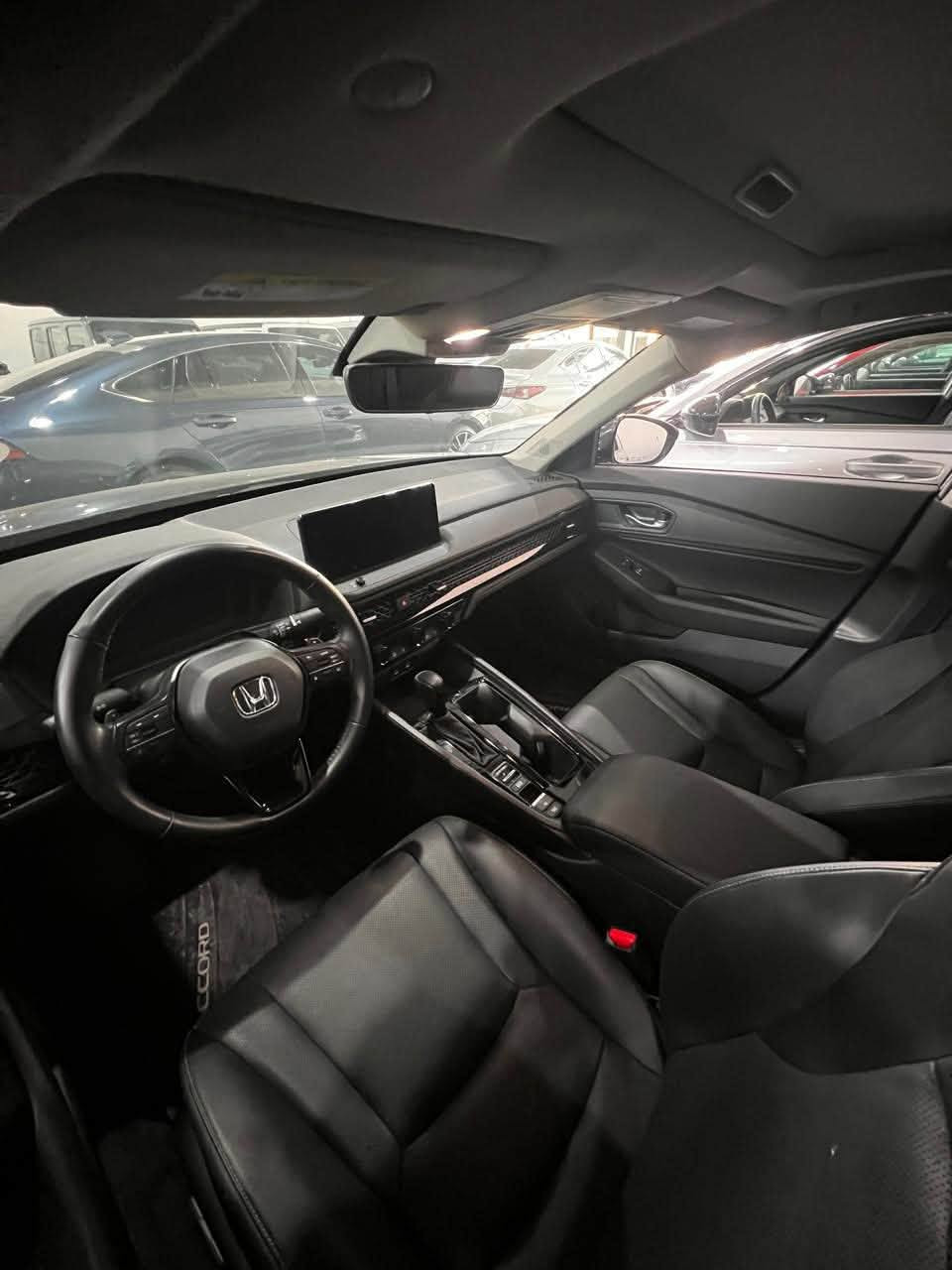 🚘 Honda Accord Hybrid EX-L 2024
هوندا اکورد هایبرید ٢٠٢٤ EXL
 دخول جديد 
سیارە مواصفات اقل من التورنك 
🔹 موديل 2024
🔹 فئة EX-L Hybrid
🔹 محرك 2.0L Hybrid
🔹 قير e-CVT أوتوماتيك
🔹 دفع أمامي FWD
🔹 بها 5 قطع كلير أمريكا 🇺🇸
🔹 بدون دواخل
🔹 سيارة نظيفة
🔹 تگدر تترقم اقلیم 
🔹 رقم الشاصي (VIN): 1HGCY2F64RA027188

📍 موقع السيارة: دهوك

📞 للمزيد من المعلومات والتفاصيل، تواصل معنا.
***********-***********
