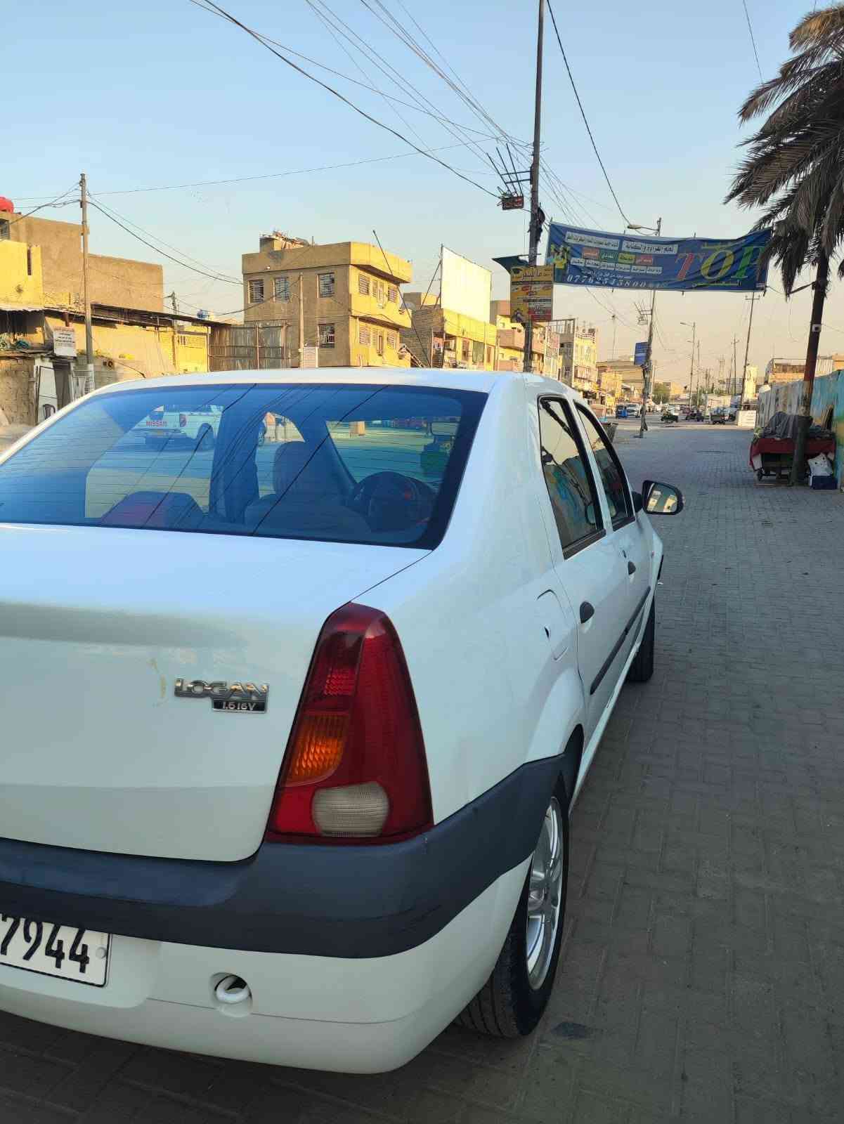 السلام عليكم رينو موديل ١٧ سياره حيل نظيفه بيه صبغ بل باب صدر والجاملغ الخلفي بل داير سياره ماشيه ١٥٠ الف كير مكينه صدر تايرات تبريد كله مكفول السعر ٦٢ وبيه مجال مكان السياره بغداد الحريه ***********

