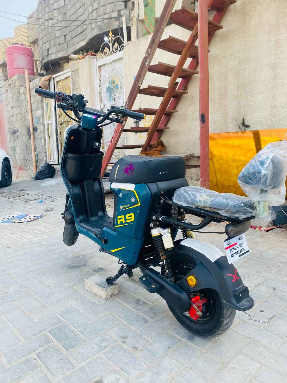 دراجه شحن ار ٩ للبيع موديل ٢٠٢٥  ٥ بطاريات ٣٢ أمبير ولي دراجه حلوه ونظيفه مكاني البصره القبله السعر ٣٠٠وبيهة مجال ***********
