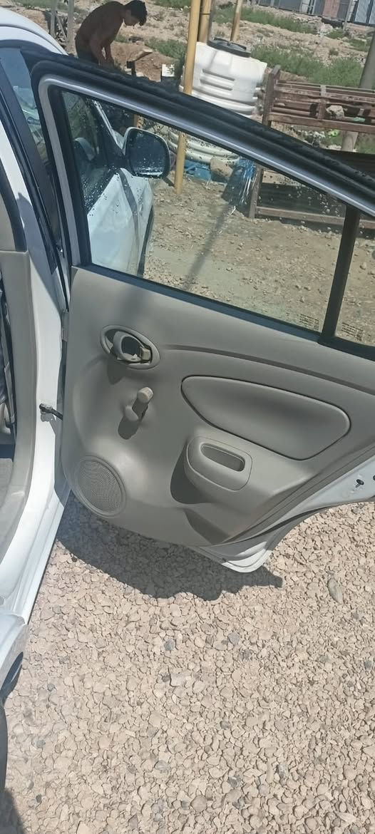 السلام عليكم ..نيسان سني هندي اصل ٢٠٢٠ رقم اربيل 
سنوية ساقطة شهر ٢٠٢٥/١٠ 
الضرر چاملغ خلفي عكس السايق بارد فقط + طخة خفيفة قبغ الجنطة بارد فقط 
مكينة گير تبريد حدادية تايرات باتري كلة جديد 
شاشة اندرويد + كاميرا خلفية 
ماشية ١٣٠ الف  مكاني حلة 
السعر 95  
‭***********‬  رقم هاتف
