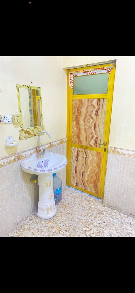 شقة • درج خارجي • حي الحسين شارع ٦٠