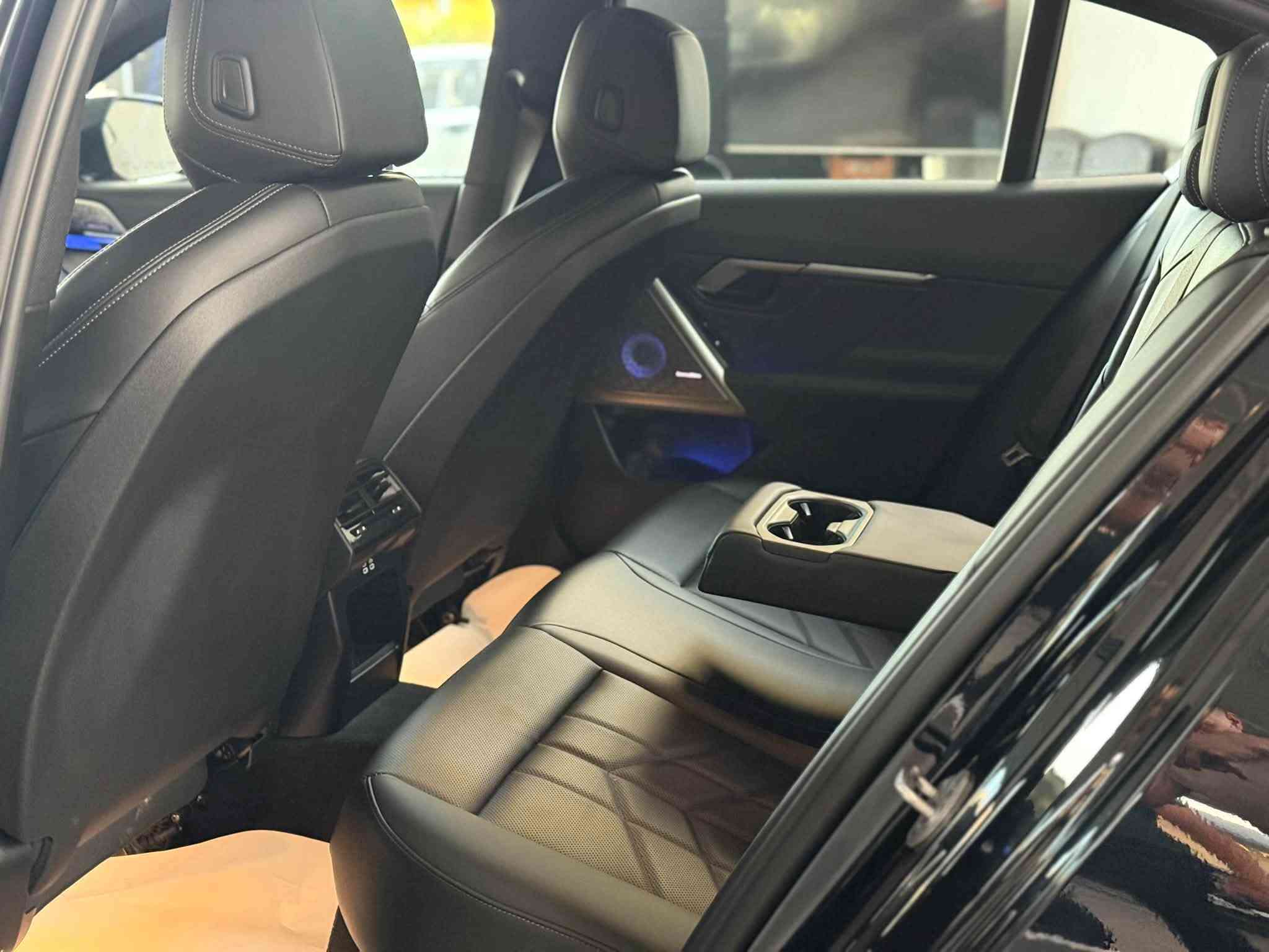 🇩🇪BMW.530i🇩🇪
2026
بانوراما 
خمس كامرات
لون نيلي 
داتا شو 
ويل عروش 
امريكية كلين تايتل 
العداد :10000m
📍بغداد معارض جكوك قرب بوابة بغداد الكاظمية 
للتواصل:***********

