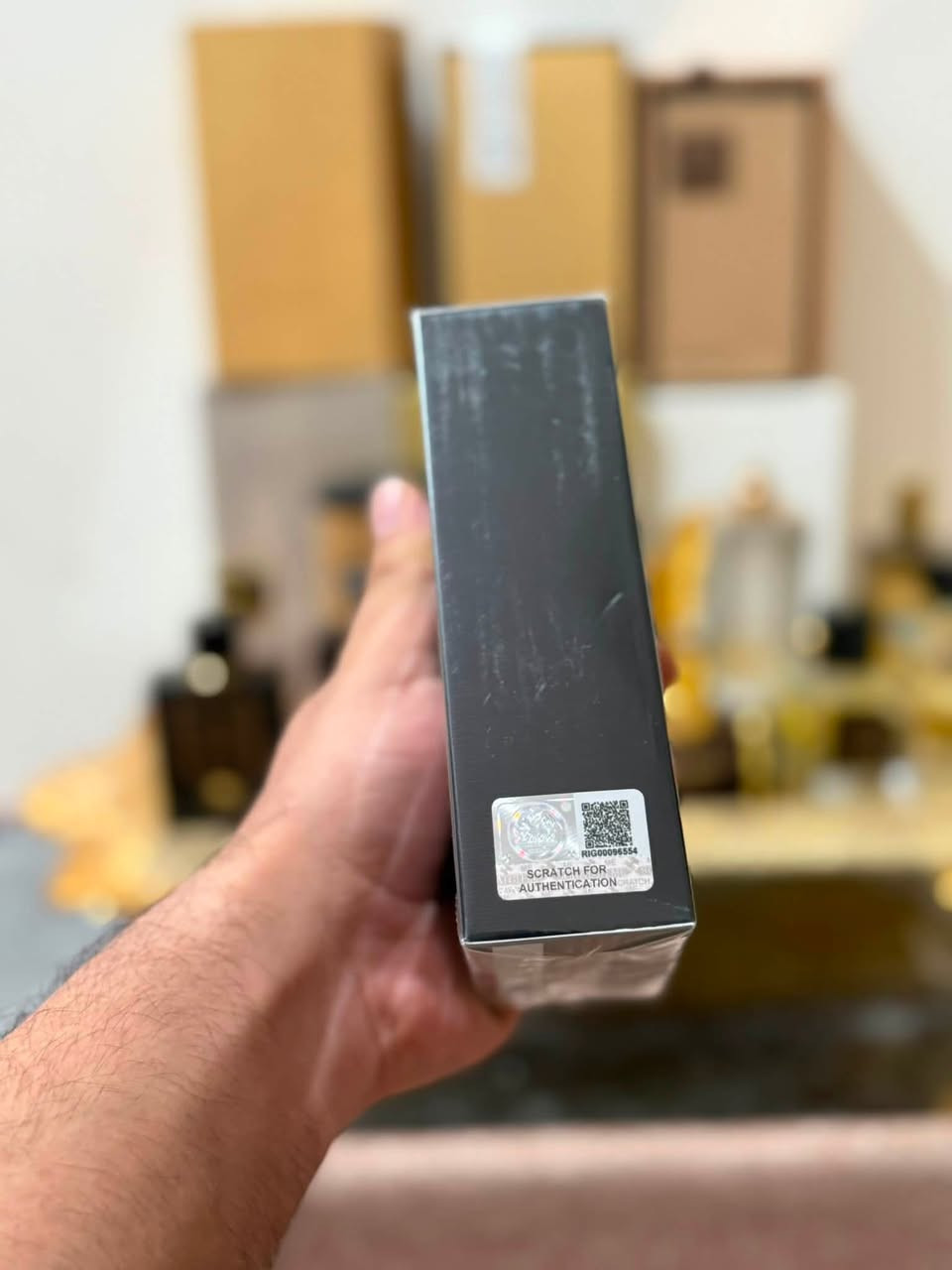 هوس بلاك الأصلي منا وهيج يبدي وقت عطر جيد من حيث النقاء والاداء جيد جداً
