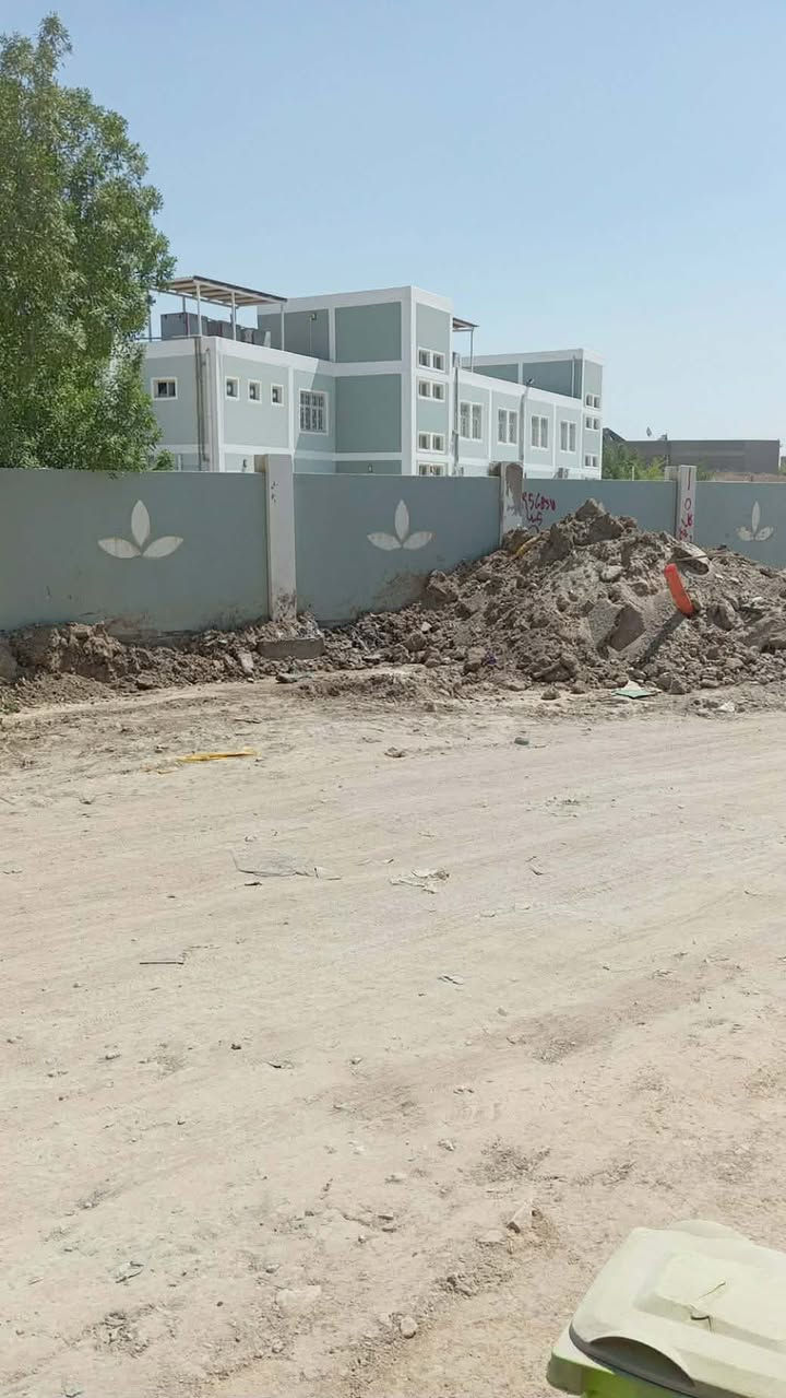 ( المنشور رقم 2) 

بيت 🏠للبيع طابو صرف حي الجزائر

خلف مدرسة الرسول +(المساحه 232م) واجه 11م-نزال21م) 
ينباع عرصه 
 مراجعه مكتب🏦 الملوك للعقار طريق
النجف
او الاتصال ع هذا الرقم 📞***********
