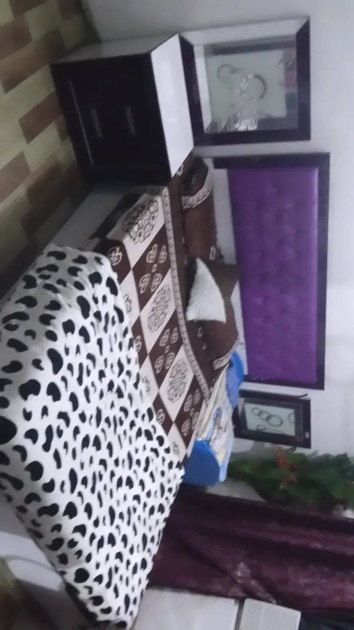 غرفه نوم مستعمله تركيه نضيفه السعر 350الف وبيه مجال عنوان بغداد العبيدي *********** واتساب.
