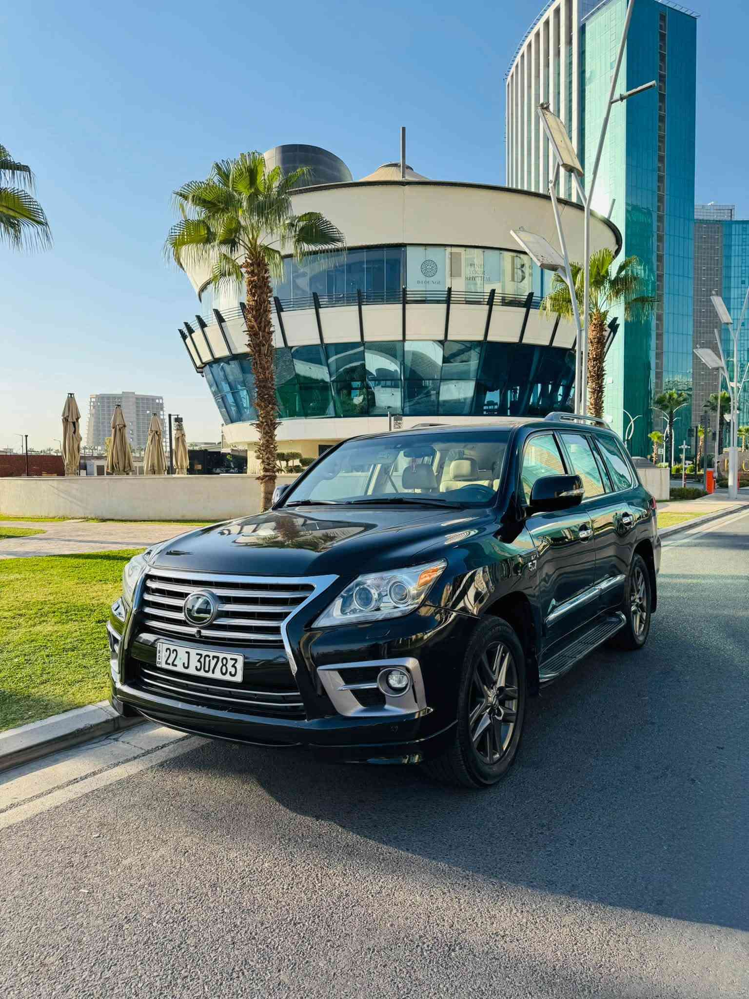 ‏للبيع لكزس LX 570 2015
السعر 325$بيها مجال
رقم أربيل باسمي
السياره بيها قطعه صبغ ويا يجي تيزاب شويه للصقف بدون ايرباك بدون دواخل 
ماشيه 150الف كيلومتر

——— 👇المواصفات 👇
فول مواصفات ١/١ 
8 سلندر محرك 5700 

* داخل كريمي 🟠
*   كراسي جلد 
*   كراسي كهرباء 
*   تدفئة تبريد بالكشن
*   ٣ شاشات اصلية 🖥
*   تشغيل عن بعد
*   جكات 
*   فور ويل
*   أنظمة قيادة
*‏ CRAWL نظام 
*   ثلاجة 
*   فول تحكم ستيرن 
*   ستيرن كهرباء
*   دبل كير ( عادي+ اوتوماتيك)
*   شفتات كير بالاستيرن
*   دبل حساس ( امامي+خلفي)
*   مرايات كهرباء (شفط)
*   لايت عدسة زنون عالي ناصي 
*   زراك لايت
* السيارة بالواقع احلا من الصور 
للأستفسار الأتصال ⬇️ ☎️
***********
