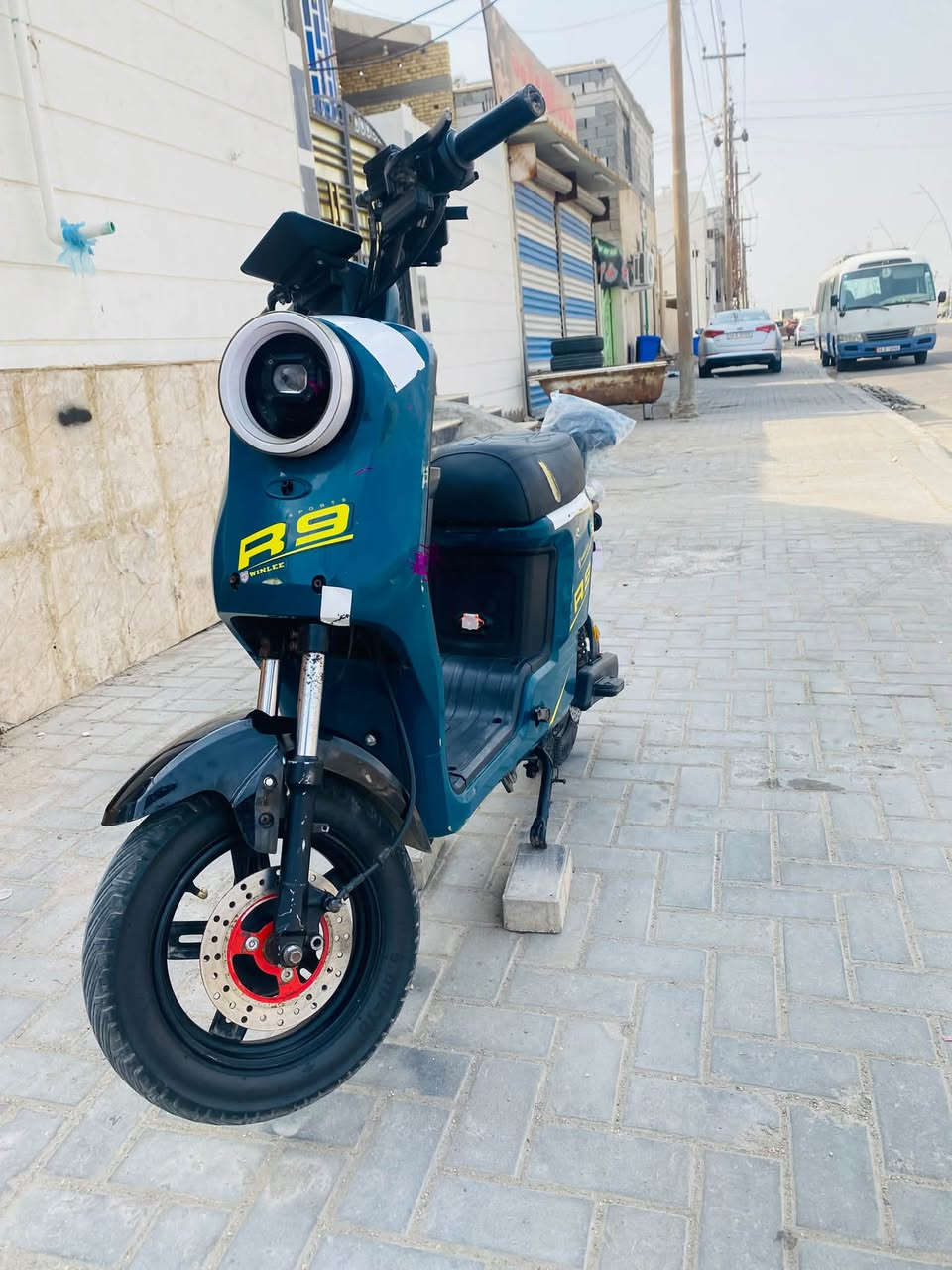 دراجه شحن ار ٩ للبيع موديل ٢٠٢٥  ٥ بطاريات ٣٢ أمبير ولي دراجه حلوه ونظيفه مكاني البصره القبله السعر ٣٠٠وبيهة مجال ***********
