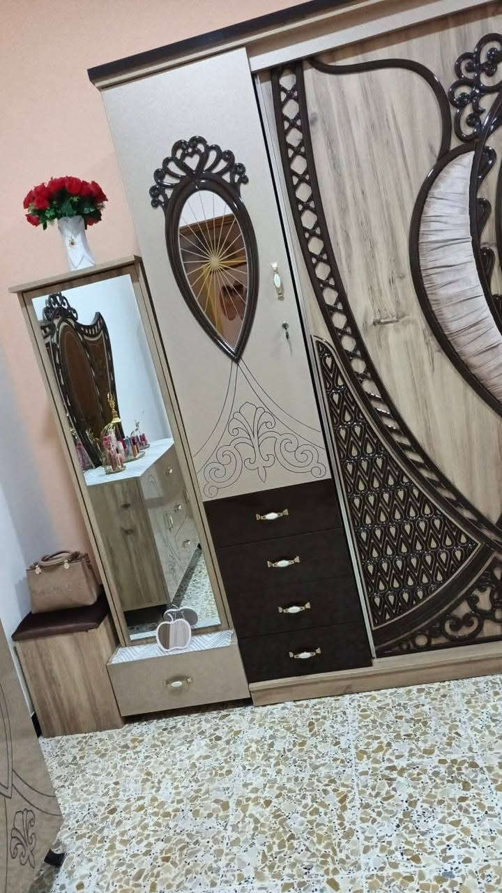 السلام عليكم.. غرفه البيع مكاني منطقه البحاتم عل طريق مدينه السياحيه الاستفسار الاتصال عل رقم 📱 الهاتف ..***********
