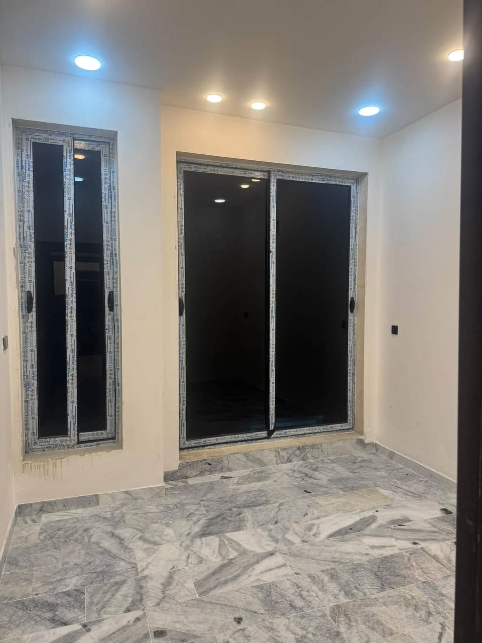 🏠 للإيجار في السيدية
بيت مساحة 50 متر – زيرو ✨

📍 مربع شاكر عبود

يتكون من:

🔹 3 غرف نوم

🔹 سويتات

🔹 تشطيب جديد وجاهز للسكن

📞 للاستفسار: ***********

ارام للاستثمار والتطوير العقاري
