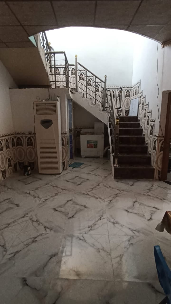 #للبيع
بيت مساحته 150 متر طابو ملك صرف 
الموقع // ديالى بعقوبة تقاطع الساده الحكيم 

بناء حديث كامل 
تبليط خدمات كامله 
قرب منه مسجد مع مدرسه 
منظومه طاقه شمسيه 

البيت طابقين 
الأول استقبال ومطبخ وصاله وصحيات وغرفتين 
الثاني صاله وغرفتين 

السعر $ 
للاستفسار الاتصال على الرقم 
او مراسلتنا عبر الواتساب 
***********

للنشر على الصفحه فقط مراسلتنا 🌷
#مكتب_الصادق_للعقار
#بيت #بيع #اكسبلور #عقار #قطع #عقارات #شراء #بعقوبه #ديالى #عقاري

نص مكتوب في الصور:
- مكتب الصادق للعقار ***********