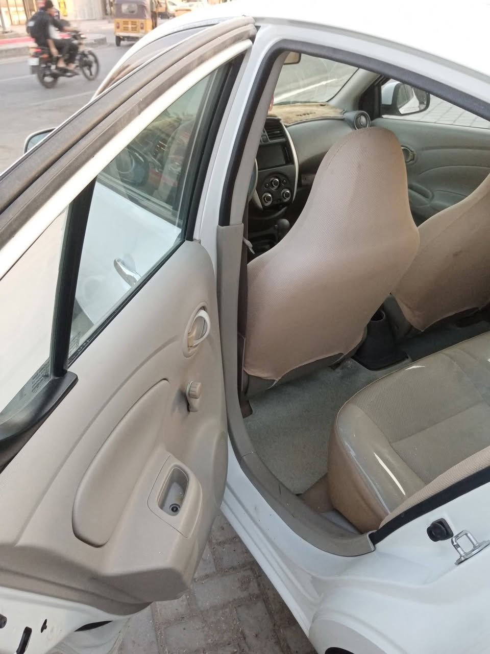 نيسان صني ٢٠٢٠ هندي بليته زركة رقم بغداد بسمي مكفولة ما عدا شبر بارد باب الصدر تخم تاير تخم ويل اسود كير محرك صدر كله جديد اسبير ما نازل 
والسونار موجود بالصور 
للاستقسار الاتصال 
***********
مكان السيارة بابل 
ما متواجد على الفيس
