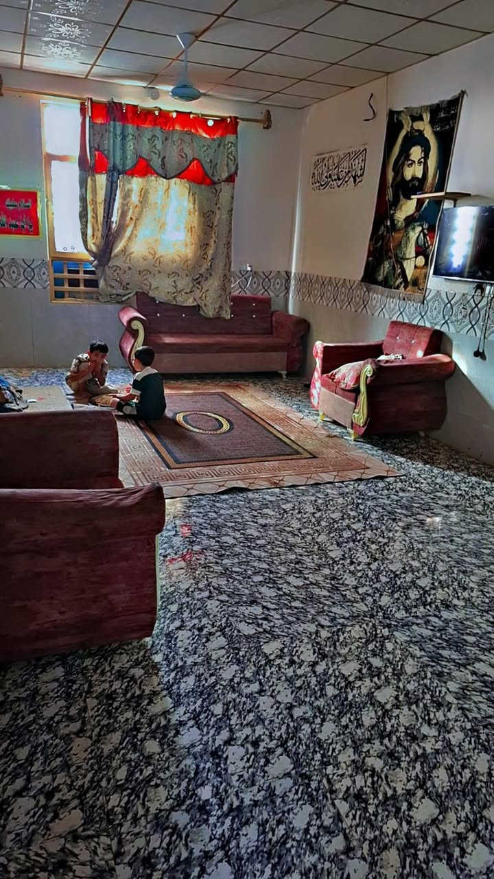 سلام عليكم  قطعه 400 م داخلها بيت 125م طابقين
الطابق الأول استقبال وصاله وغرفه وصحيات 2 ومطبخ 
والطابق الثاني 4 غرف وصاله وصحيات 2  + مشتمل 50 م 
العنوان شارع سيد اسماعيل الاستفسار خاص او اتصل ع الرقم 
***********
***********
