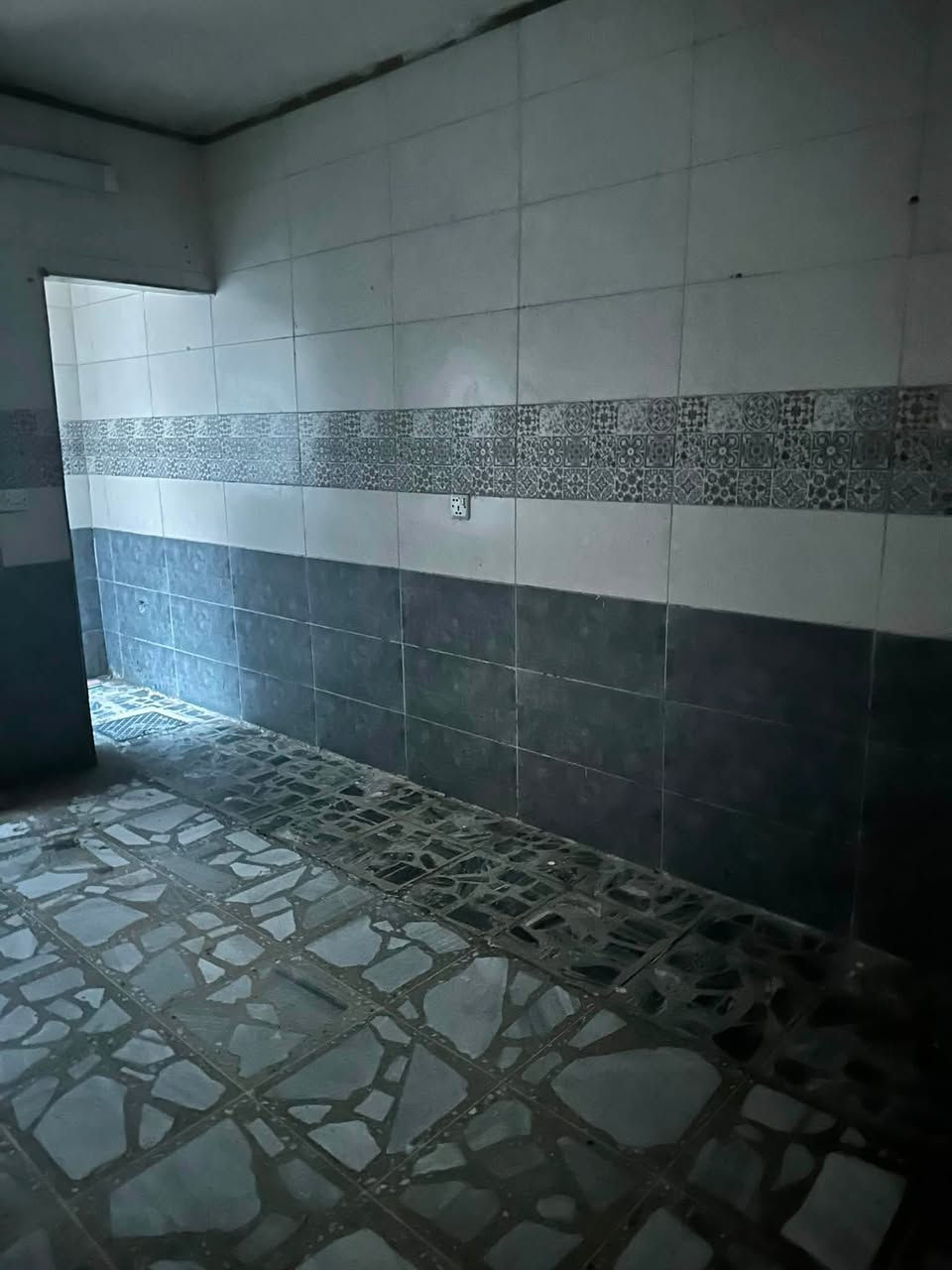 بيت للبيع مساحه ٩٢ واجه ٤.٦نزال٢٠ جوه جسر البنوك للاستفسار الاتصال على الرقم ***********

