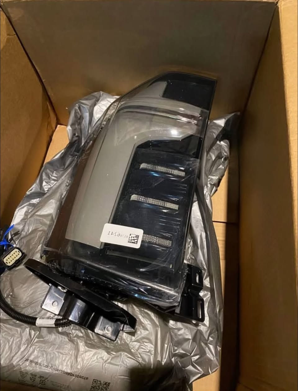 يالله تم وصول غراض 
#تاهو
#جمسي
#كديلاك
جمله مفرد للستفسار الاتصال 
***********
***********

نص مكتوب في الصور:
- OEM PARTS WAREHOUSE
