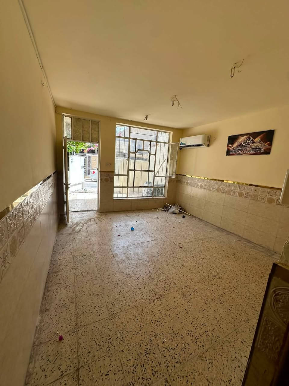 الدار للايجار🏡
الشعب شارع الاسواق المركزية اعقاري 📍

المساحة 80 م 

يحتوي الطابق الارضي على كراج واستقبال ومطبخ وخدمات وغرفة نوم

والطابق الثاني يحتوي على غرفة نوم وبيتونة وسطح

سعر الايجار 550 

للاستفسار اكثر يرجى الاتصال على الرقم التالي ***********
