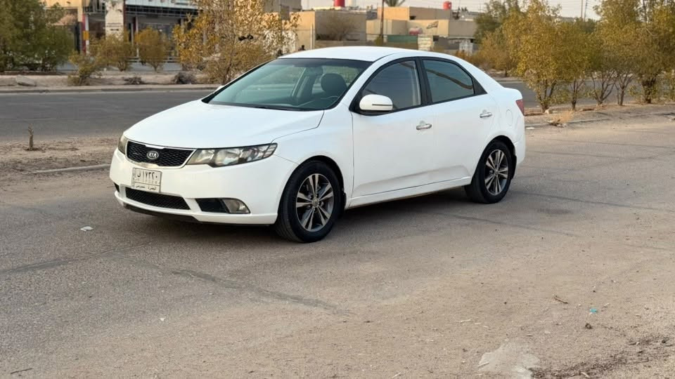 السلام عليكم كيا سيراتو خليجي موديل 2013 كفاله مكينه 1600 سنويه الغايه 28 تحويل مباشر  مكينه وكير وحداديه  تخم تاير تبريد شغال صبغ عام العنوان بصره السعر 68 رقم الهاتف ***********
