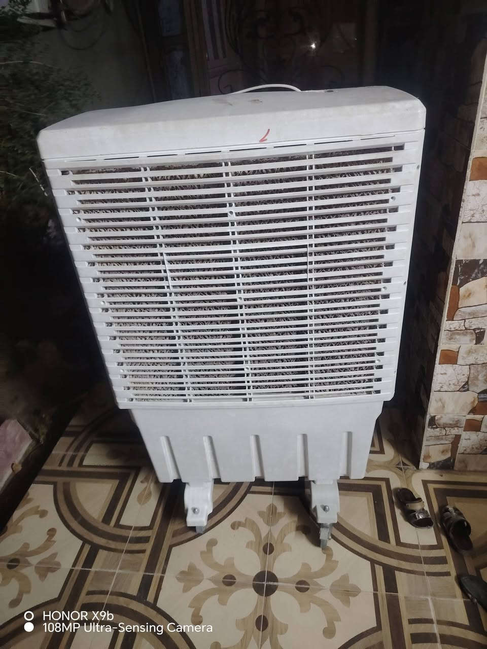 كونفيره للبيع 60وبها مجال قليل شغاله شرط عيبها فقط بيها زرف من فوگ ما يأثر عليها مثل ما موضح  ***********
