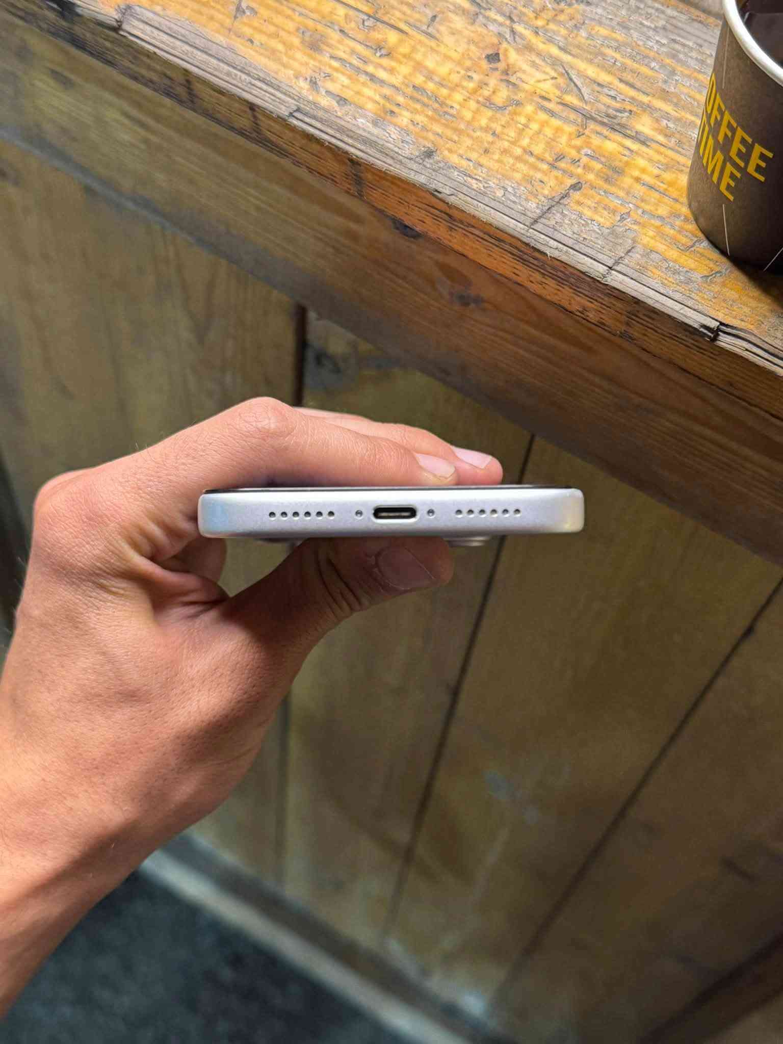 17 Pro Max 
256GB
95%
كامل ملحقات 
1,700,000
***********
***********
الحلة ومتوفر توصيل .
