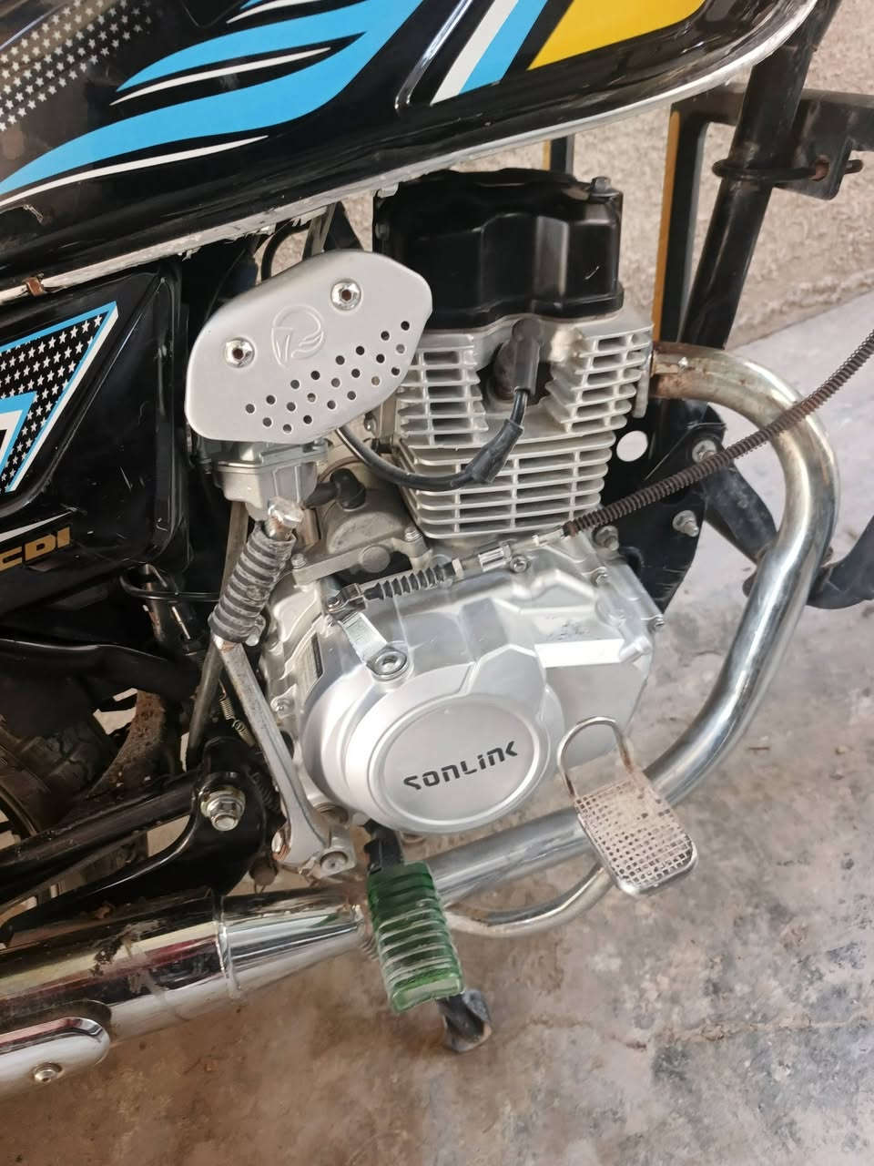 سلام عليكم سونك
محرك 200cc

2024 

اوراقها كامله ضاغطه وزنجيل مكينه بلاديه برغي ما مفتوح بيها عيزها ترتيب شويه شلعه مالتها ورزانه كهربائيت كله شغاله للبيع سعرها700وبيها مجال عنواني ديالى الخالص  خاص مفتوح ***********
