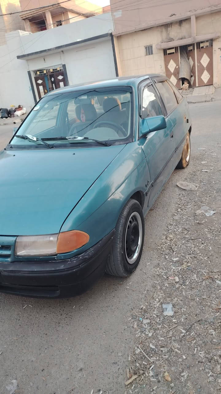 السلام عليكم استرا للبيع مديل 92 سياره شرط لا ضربه ولا طخه كير شرط محرك بدايت صرف السعر 37وبيها مجال *********** اتصل وبيك خير وتدلل
