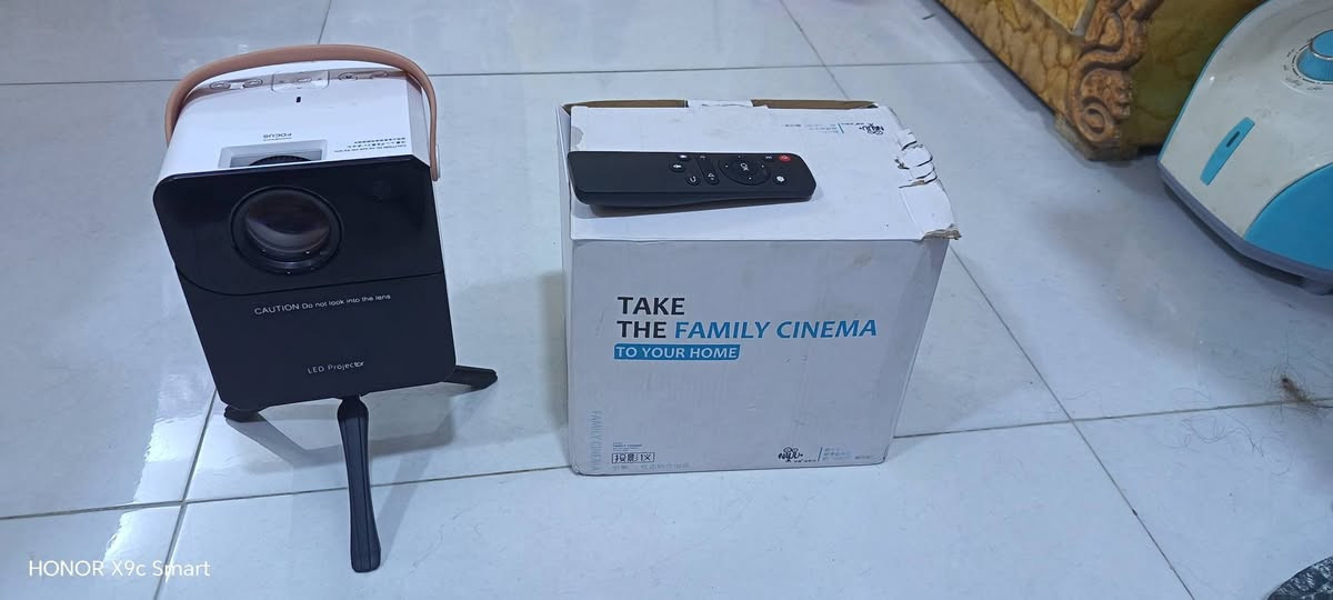 داتا شو جديد امزون مامستخدم للبيع تربط عالنت الدقه مالتها 4k للتواصل ***********

