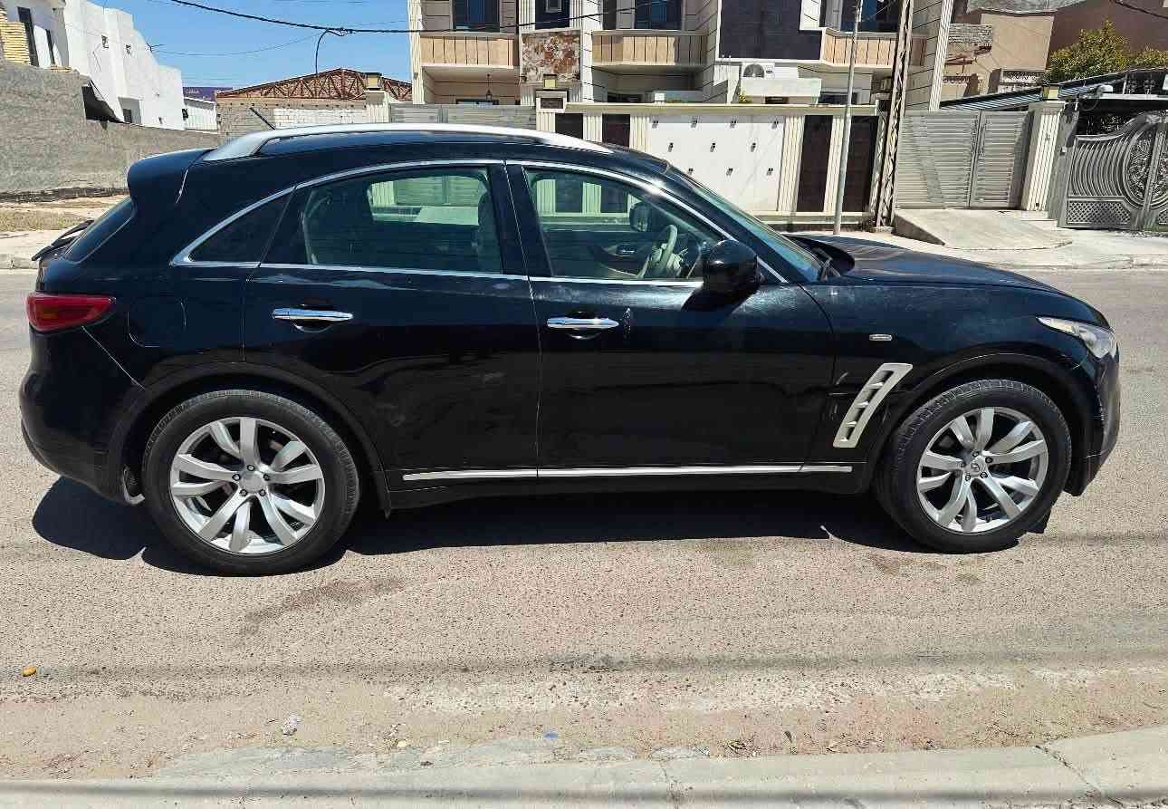 السلام عليكم
انفتي fx 35 موديل 2009 خليجية فول مواصفات اعلى فئه
ادامه كامله بلكات نوزلات فيت بم مجاول باتري جديد 
مكفوله من الصبغ والتبديل فقط صبغ دعاميه اماميه وبيها بارد بالباب 
للبيع او المرواس بسيارة صغيره محرك صغير 
السعر ٨٦ ورقه 
الرقم ***********
