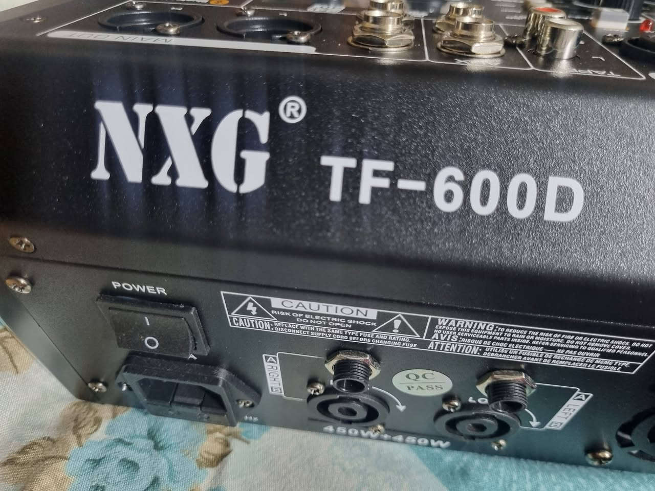 سلام عليكم اخوان مكسر صوت مزود بمضخم (Power Mixer) يحمل العلامة التجارية NXG ورقم الموديل TF-600D، وتبلغ قدرته الكهربائية 450 واط + 450 واط السعر ١٦٠ الف للتواص ***********
