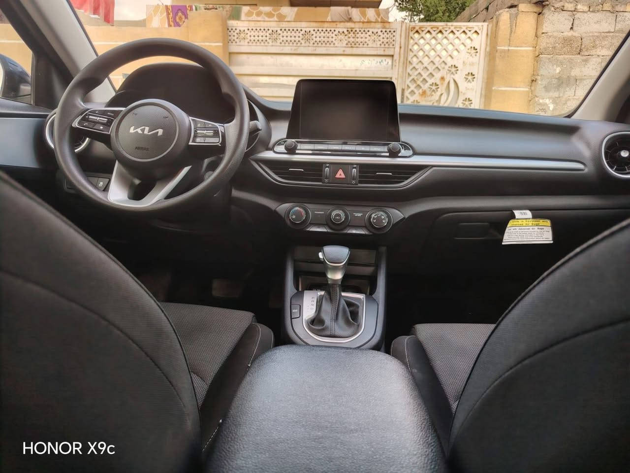 فورتي 2024  مكانها بغداد بسمايا 
***********

نص مكتوب في الصور:
- HONOR X9c