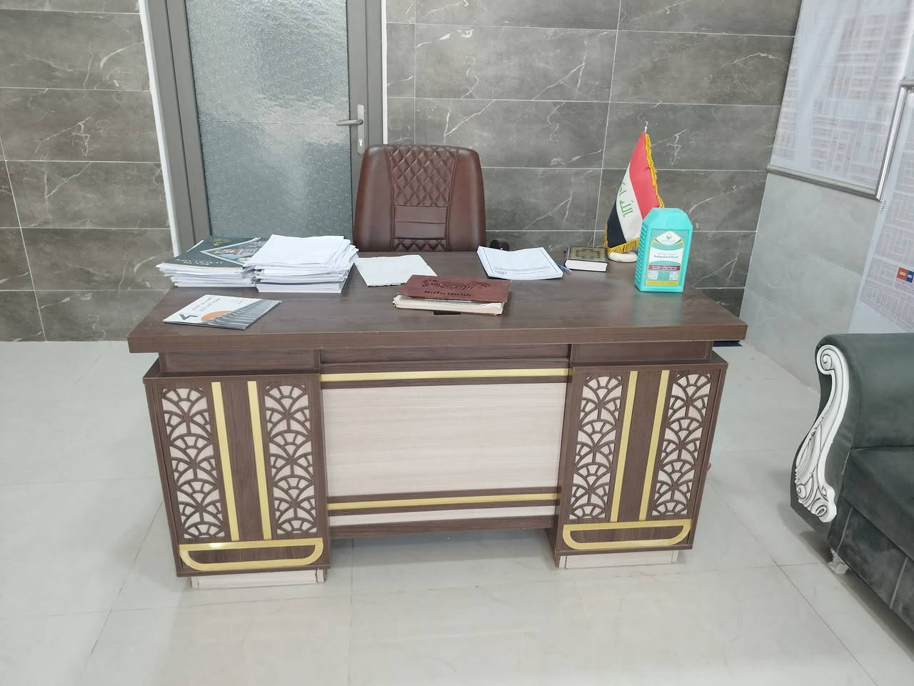 السلام عليكم للبيع غراض تخم السعر 170 الف 
وميز مكتبي السعر 140 الف
 قابلات للتفاوض 
للتواصل ***********
