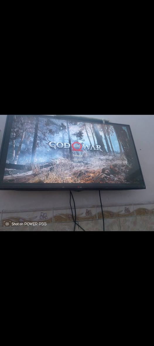 بلاي 4 مهكر بيه هو يلعب سعره 270 قفل نظام 12.50

نص مكتوب في الصور:
- Shot on POWER P55
- GAME STAR MINECRAFT مكتب محمد فيزل الغاب *********** بدع