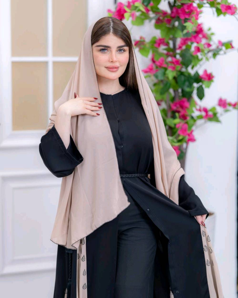 👇👇بسم الله توكلنا على الله  👇👇

👌👌ومازال لدينا إبداع لم يصل إليه أحد👇

#أحدث صيحات الموضة العالمية لعام 2026🥰

#جديدنـا عباية أماراتية😍

✨الاقماش حرير اماراتي مطعم بشيفون💯
🪄الشغل ستراس حراري🪡🧵
🎗️مڪون من 3️⃣ قطع 
⤶عباية دبل كلووووش 
⤶شال 
⤶حزام  
 

📇#دمعه


🎗️قياساتـه :- من وزن 60 الى وزن 115
🎨🎨 الألوان :- 
←أسود 
←بيجي
←ماروني
←رصاصي
←زيتوني