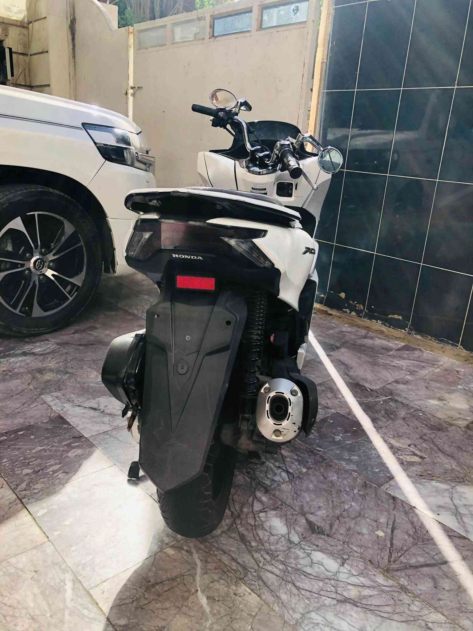 سلام عليكم
للبيع pcx الجيل الرابع 

وارد كوري 

ماشية 31 الف 
￼دراجة جديدة بمعنا الكلمة 

حساس زدحام 
ستان كهرباء ￼
مابيها اي نقص 

دراجة نازلة رمبة والمكاتبة موجودة

مكاني بغداد طالبية
***********
