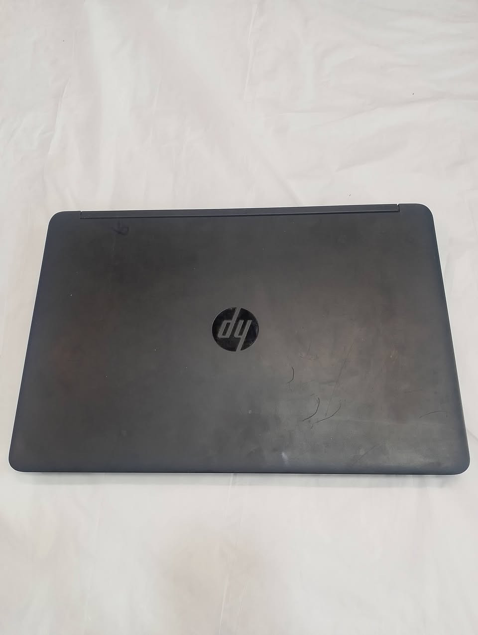 الموديل: HP ProBook 655 G1
المعالج: AMD A6-5350M APU بسرعة 2.90 GHz
الذاكرة العشوائية (RAM): 4.00 غيغابايت من نوع DDR3
بطاقة الرسوميات (الكرت): AMD Radeon HD 8450G (مدمج بسعة 754 ميغابايت)
التخزين: هارد HDD بسعة 500 غيغابايت (المساحة المتاحة الفعلية 466 GB)
نظام التشغيل: Windows 10 (إصدار 64-بت)
السعر 130 وبي مجال قليل
عنوان موصل الجانب الايمن 
تواصل واتساب ***********
