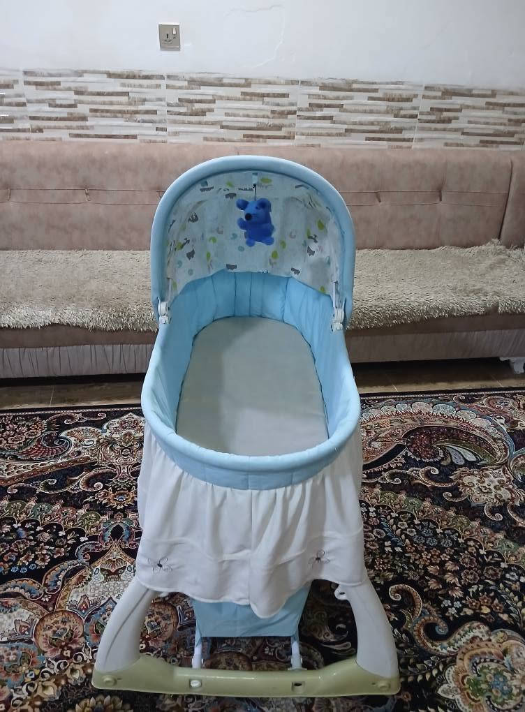 جۆلانێی مناڵان ئەوروپیە مارکەی mamalove زۆر تازە و بێعەیبە، ڕائەژەندرێ ، تایەی لەژێرایە بۆ گواستنەوە زۆر ئاسانە، لێەکرێتەوە و ئەتوانی لەعەرزا بەجیا کاریکۆتەکە بەکاربهێنی زۆر تۆکمەو مەزبوت و بێعەیبە ، کەپری پێوەیەو دۆشەکی تیایە 
خۆی زۆری پێدراوە سعری ئێستای زۆر گونجاوە قفڵی 35 هەزارە بێ معامەلە
سلێمانی ، گەیاندن هەیە*********** السليمانية, العراق
