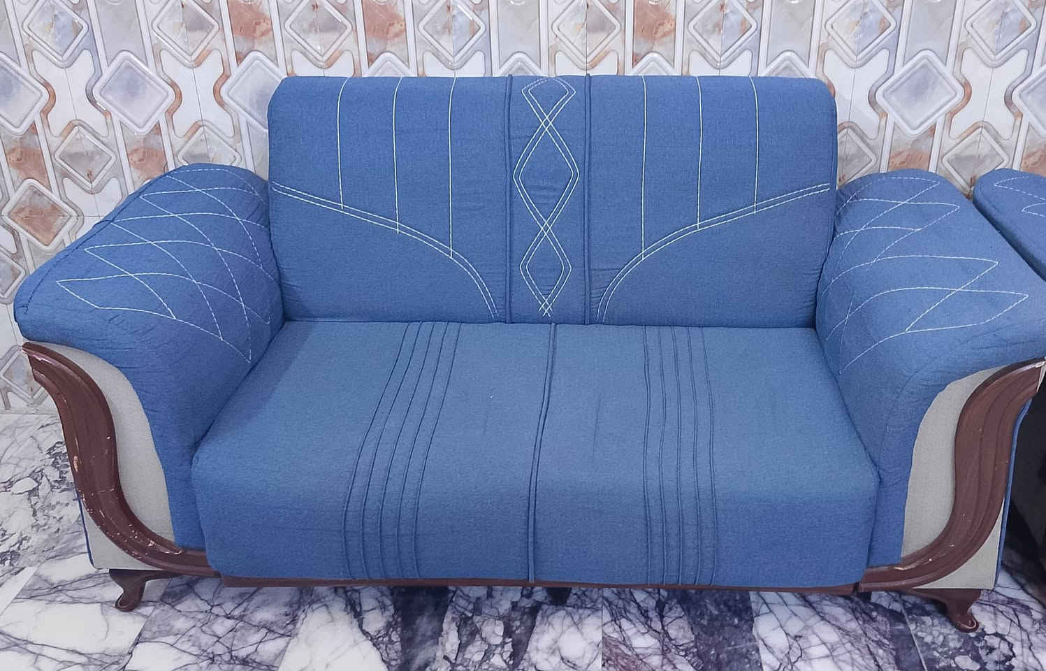 قنفات مستعمله لبيع اخو الجديد  والصور كدامك  السعر 450 وبيه مجال لتواصل ***********
