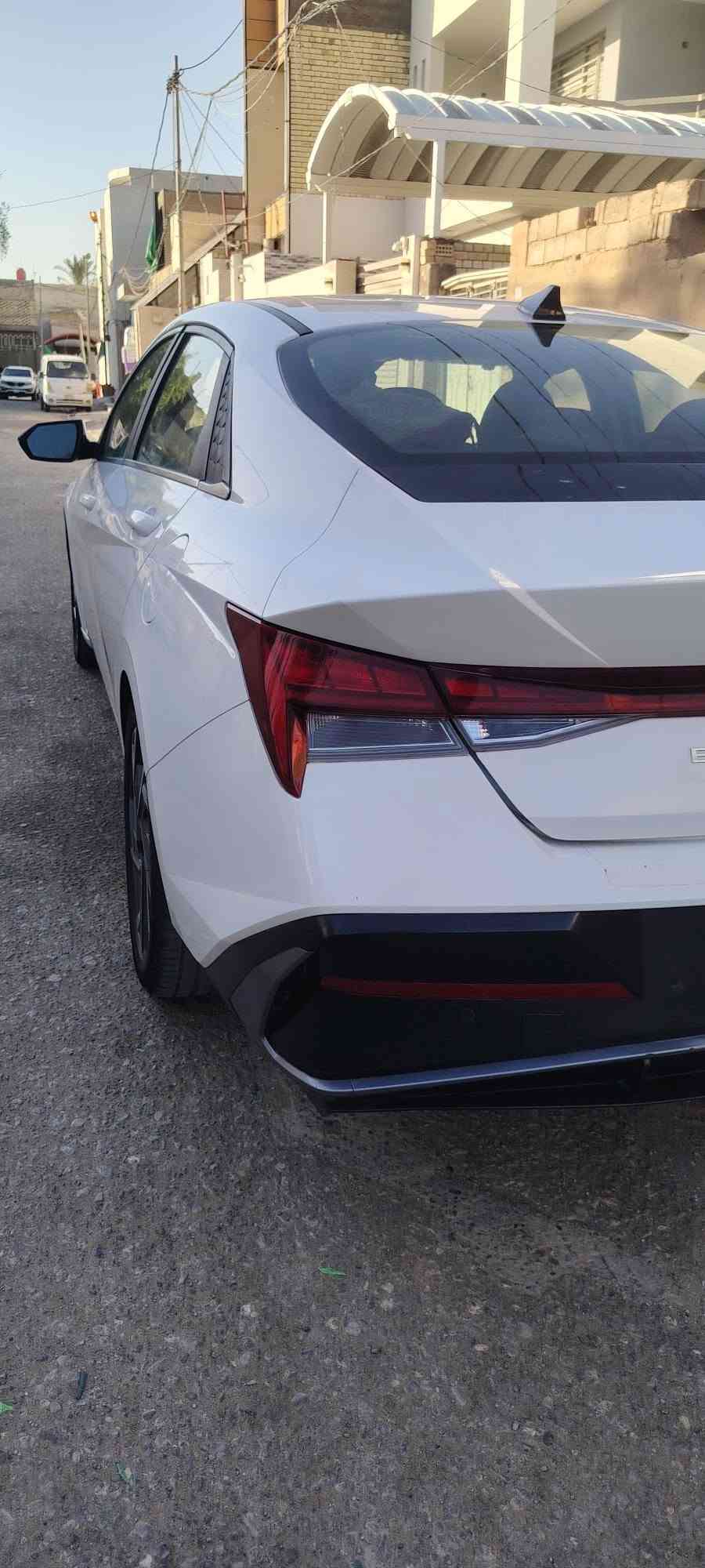 🚘 للبيع إلنترا هايبرد Limited 2024 – وارد أمريكي 🇺🇸
🔹 الموديل: Hyundai Elantra Hybrid Limited
🔹 السنة: 2024
🔹 الوارد: أمريكي 🇺🇸
🔹 المحرك: 1.6 Hybrid
🔹 القير: DCT أوتوماتيك 6 سرعات
🔹 الدفع: أمامي FWD
🔹 الممشى: 35000كم تقريباً
⭐ المواصفات: • شاشة وسطية 10.25 إنچ مع Navigation
• شاشة عدادات رقمية 10.25 إنچ
• نظام صوت Bose
• Apple CarPlay / Android Auto
• مقاعد جلد
• تبريد وتدفئة للمقاعد الأمامية
• فتحة سقف
• شحن لاسلكي
• Smart Key + تشغيل زر
• Smart Trunk
تشغيل عن بعد 
• مثبت سرعة متكيف
• تحذير ومساعدة المسار
• Blind Spot – مراقبة النقطة العمياء
• تحذير الاصطدام الأمامي
• كاميرا خلفية
• حساسات خلفية  واماميه وجانبيه ٣٦٠
• إضاءة داخلية Ambient
⛽ هايبرد – صرفية ممتازة واقتصادية بالبنزين
📍 الموقع: [النجف]
$ السعر 144 
📞 للتواصل: [*********** ]
