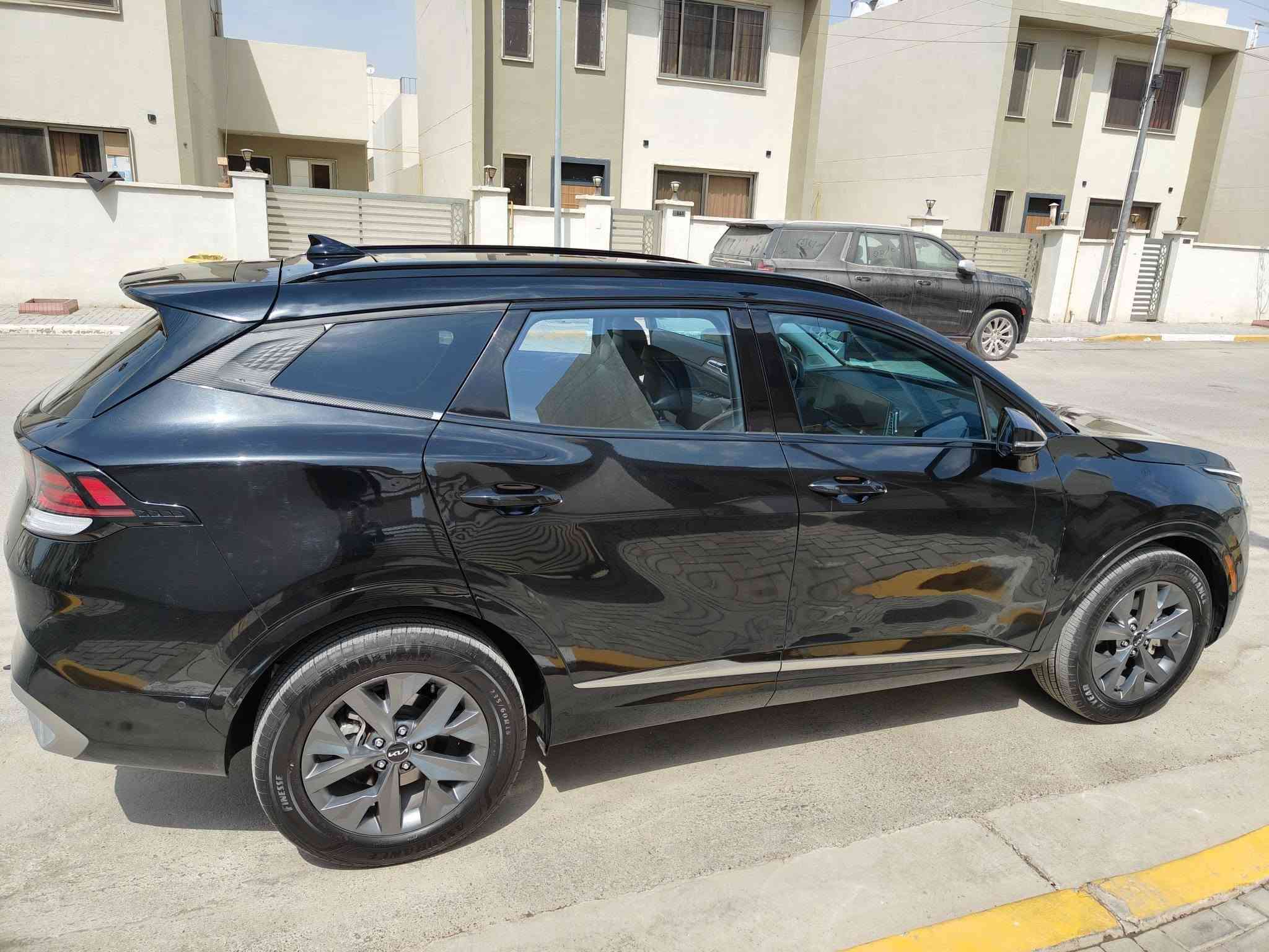 كيا سبورتاج هايبرد SX Prestige 2025، سيارة راقية واقتصادية، مواصفات عالية جداً، واستخدام شخصي.
#يرحم_والديك_اذا_ما_عجبتك_اعبر_المنشور
كيا سبورتاج هايبرد SX Prestige 2025
صور الحادث موجوده 👇 #جميع_الايرباكات_سليمه اتبدل بيها جاملغ خلفي وجنطه والباقي تعديل بارد  مكان السياره بغداد حي الجامعة او ابوغريب شارع الزيتون 
: #السعر💲 210💲 وبيها مجال 
🚘 المواصفات
• هايبرد 1.6 Turbo
• قوة 227 حصان• AWD دفع رباعي
• قير أوتوماتيك 6 سرعات
• #ممشى 22,000 كم فقط
• فتحة سقف بانورامية
• شاشات 12.3 إنچ
• كاميرا 360°
• حساسات أمامية وخلفية
• مراقبة النقطة العمياء
• مثبت سرعة ذكي
• أنظمة المحافظة على المسار
• مقاعد كهربائية
• تبريد وتسخين المقاعد
• تدفئة المقود
• باب خلفي كهربائي
• دخول وتشغيل ذكي
• شحن لاسلكي للموبايل
• Apple CarPlay وAndroid Auto
• إضاءة LED
• جنوط 18 إنچ
• نظام صوت Harman Kardon
• أنظمة أمان ومساعدة قيادة متقدمة
📌 VIN: KNDPXCDG9S7206026
السيارة نظيفة وممشاها قليل  وجاهزة 
***********
