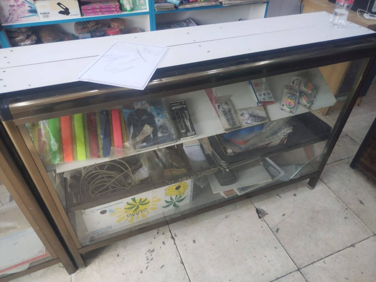 ميز جام الألمنيوم طول متر و٦٠ الارتفاع ٨٠ سم للبيع العنوان حي القاهرة الأولى الأتصال على الرقم  *********** عمارة, ميسان

