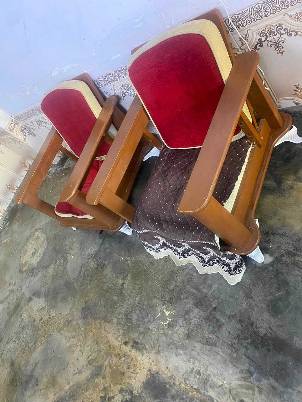 قنفات للبيع نضيفه ب٧٥   ***********
