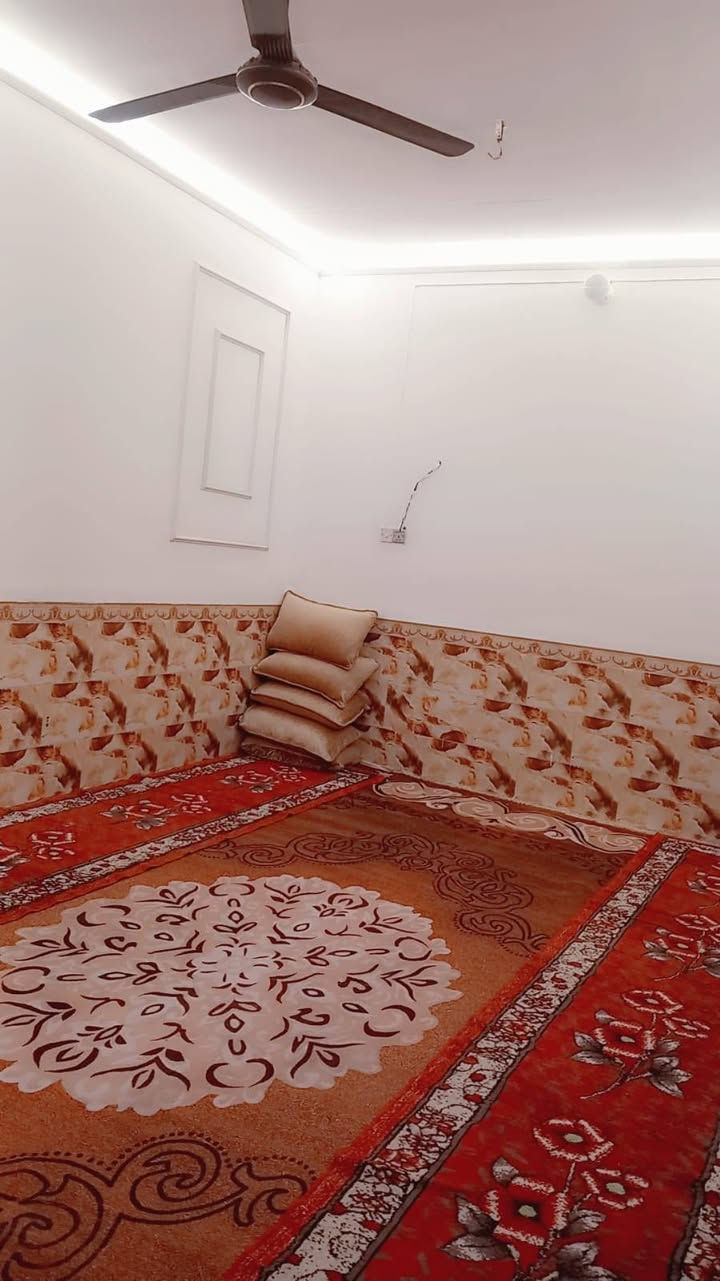 دار للبيع المساحة ٢٠٠ 
كامل ما عده فقط الغرفه الثانية  مبنيه على النص  بيها دبل طابوك 
العنوان حي موسى الكاظم قريب الشارع العام قرب المستوصف والسوق والمدارس 
البيت توزيع من الدولة المعاملة كامله فقط تطويب....السعر ٧٥ مليون
للاستفسار الاتصال على الرقم 
*********** عمارة, ميسان
