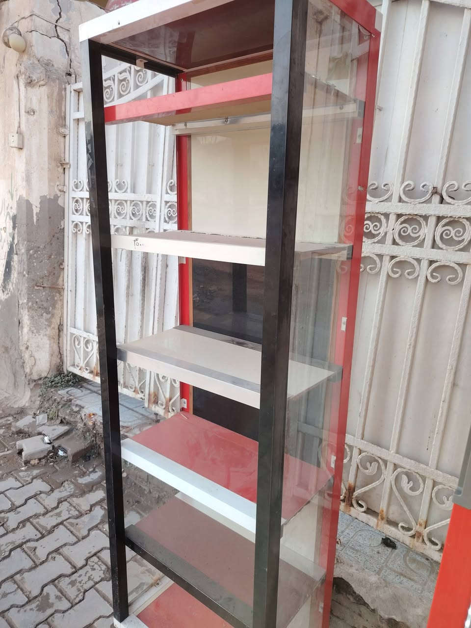 عارضه زجاج للبيع
***********
