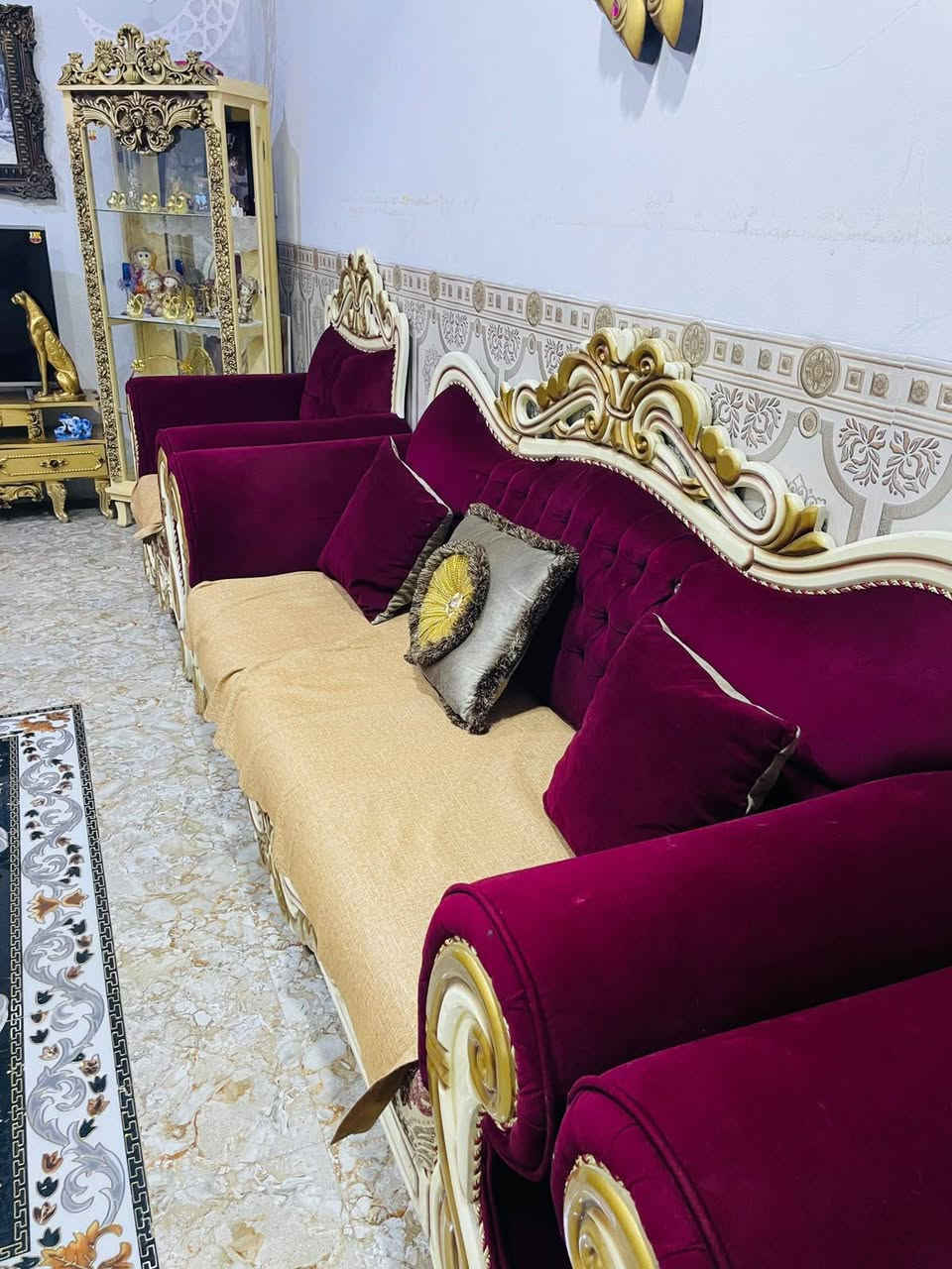 تخم + طبلات + كوشات للبيع السعر ٤٠٠ وبي مجال ***********
