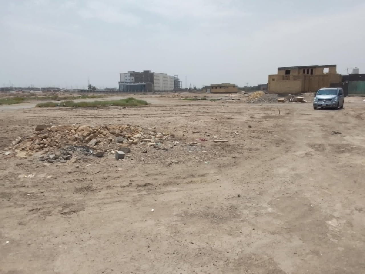 السلام عليكم 
للبيع قطعة أرض زراعيه في ألجربوعيه موقعها  يتوسط  بين ألمستشفى ألألماني و مقام ألسيد علي ألظاهر و جامعة ألحاج رافد ألجديده وطريق ألسماوه بغداد كما يظهر في ألصور ألمرفقه ,,
ألمساحه 200 متر مربع ,,
تتوفر خدمات ألماء وألكهرباء ,, 
ألسعر 20 مليون دينار وبه مجال بسيط ,,, 
للراغبين بألشراء ألتواصل على أرقام ألمكتب :
***********   ----     ***********
