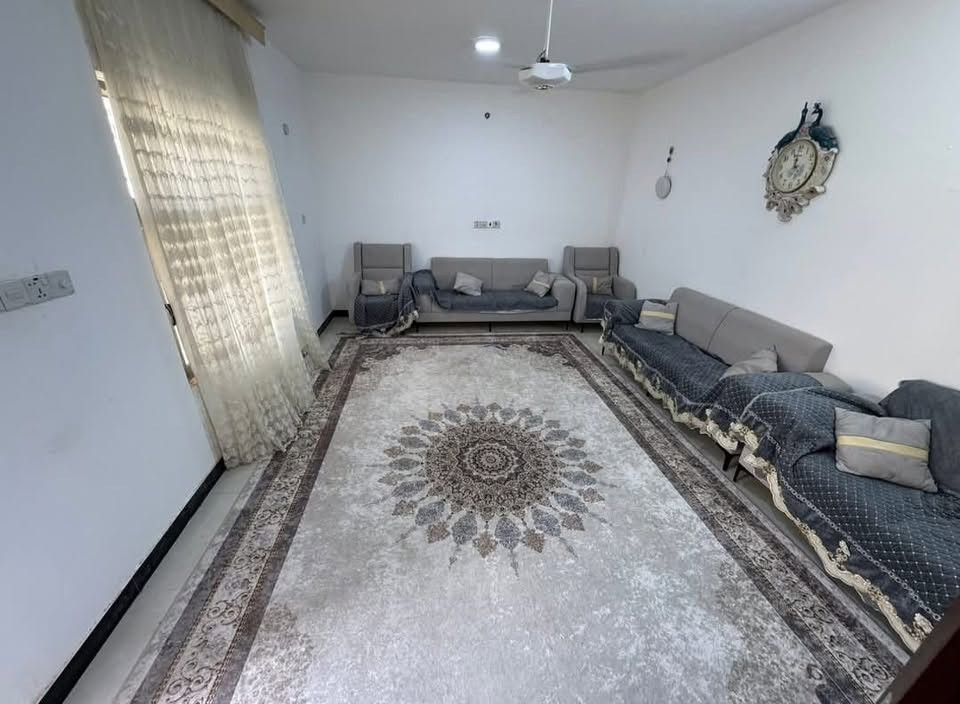 📣دار للبيع في مجمع الاميرات الثاني 
- مساحة 250 متر مربع ✨
- مربع اول بلوك 17🏘️
وجه كربلاء قريب المول والسنتر

فول اضافات
الحيطان معليهن الكابون

الشبابيك طابقين كتايب حديد

الطارمة كاشي 

ثيل + اشجار + ورود. الحديقة كلش حلوة

جلسة ايطالية بديل الخشب في الحديقة الخلفية ٣.٥*٣.٥ 

استقبال ٦*٤ بدل الحديقة الامامية مفتوح على الصالة باب خشب سلايد اصلي

جدران الصالة ورق جدران اصلي

تأسيس ماء اسالة للبيت

مخزن في السطح ٤*٢

تبديل مغسلة الحمام تعليك

الغاء حمام الاستقبال ووضع شباك عالطارمة 

يباع نقداً بسعر 215 مليون فقط 

للتواصل 
📲 *********** (اتصال /واتساب )
