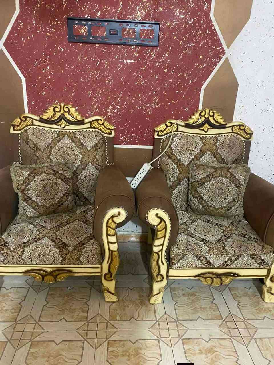 لللبيع
١٠ مقاعد تخم سعر ٤٠٠
وبيه مجال ع خاص 
فلوجه شارع اربعين قرب وكاله السلطان
*********** للاستفسار
