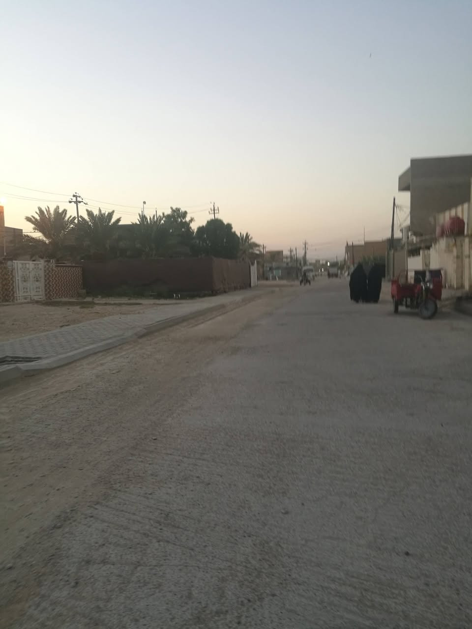 قطعه ارض الموقع حي العصري الشارع مقابل نادي الحي الرياضي اول شارع على ايدك اليمنة بظهرالوجه، المساحة 150متر مكان قريب على السوك 4دقايق مشي للسوك موقع مميز السعر 75وبيه مجال بسيط، ***********

